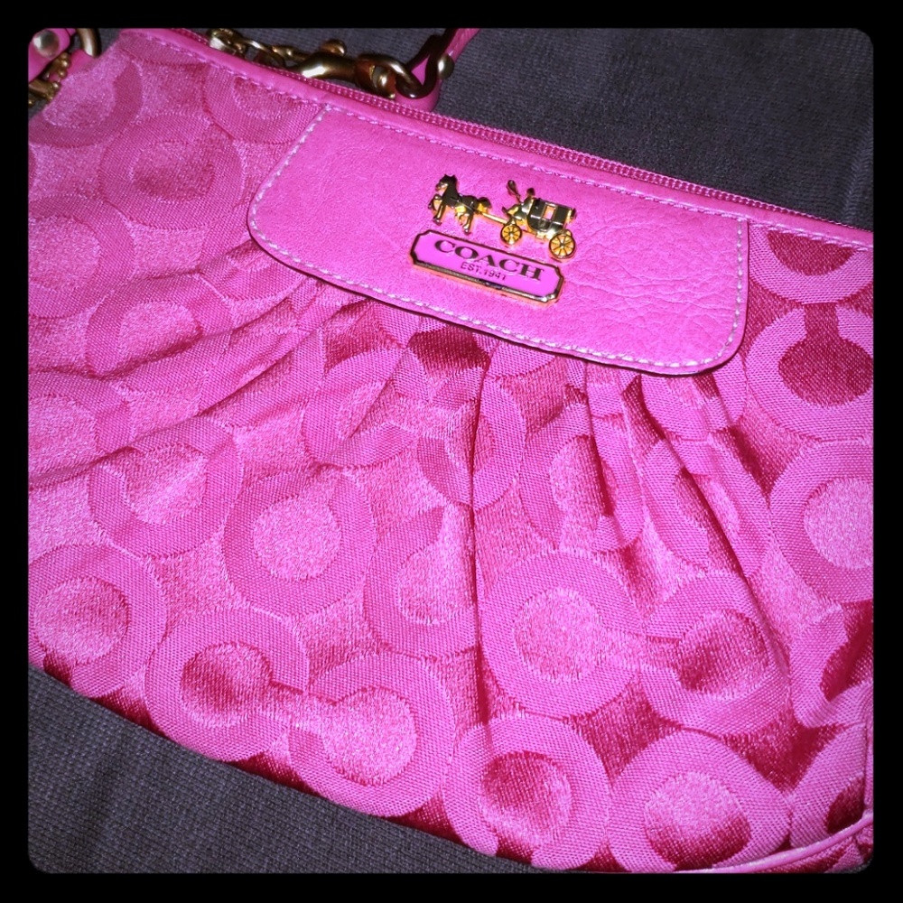 Coach Signature Wristlet J0867-41988 Pink fuchsia